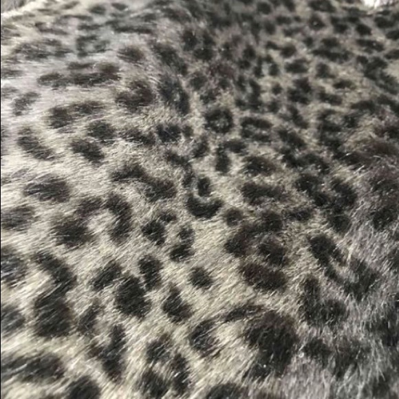 NEW VERO MODA Nordstrom Grey Animal Print Faux Fur Luxury Lounge Jacket M Coat - Picture 3 of 7